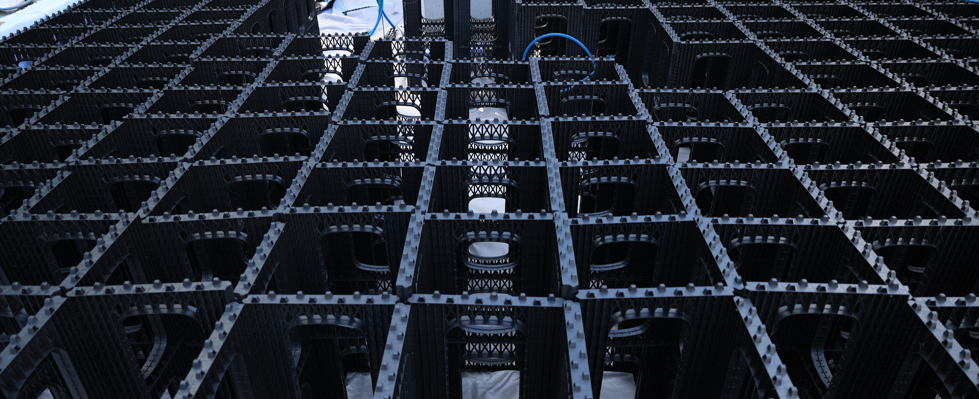 Fast setup of an office atrium garden, Tel Aviv, Israel